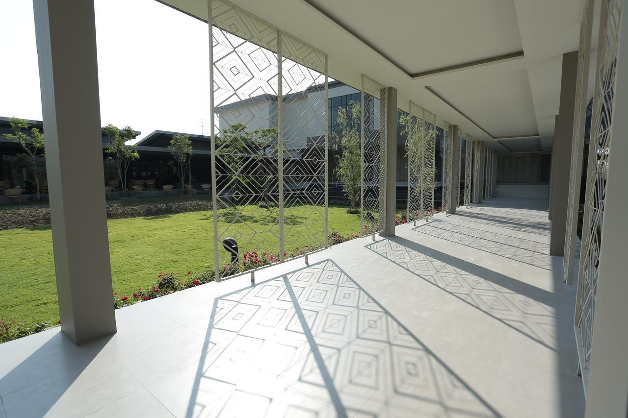 Navela Hotel & Convention Ratchaburi Exterior foto